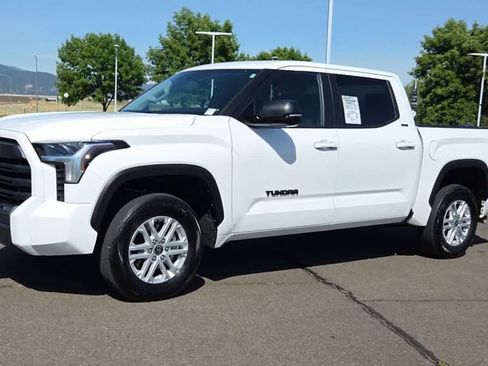Used 2024 Toyota Tundra SR5 w/ SR5 Premium Package AWD/4WD image 4