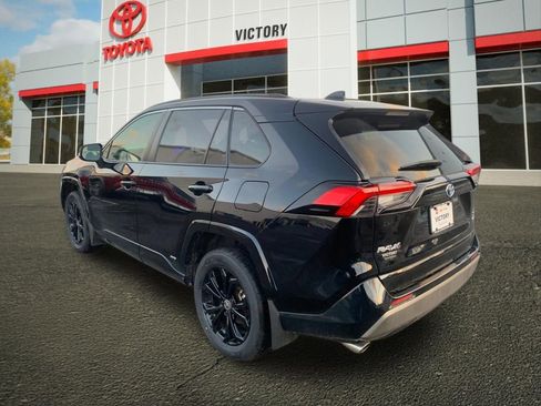 Used 2023 Toyota RAV4 SE w/ Convenience Package image 5