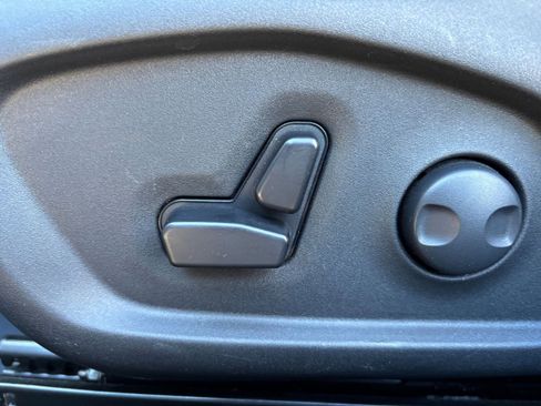 Used 2025 Jeep Compass Limited image 23