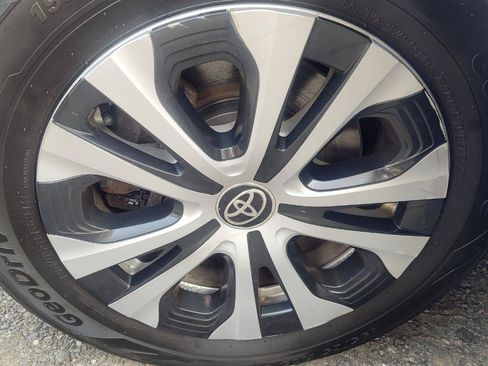 Used 2022 Toyota Prius Prime XLE FWD image 36