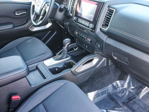 Used 2024 Nissan Frontier SV image 17