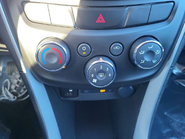 Used 2022 Chevrolet Trax LT w/ LT Convenience Package FWD image 22