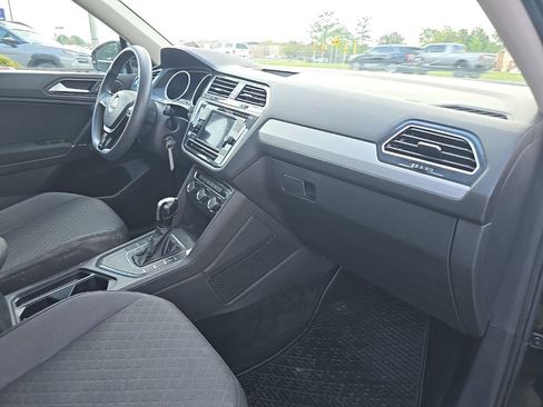 Used 2020 Volkswagen Tiguan S image 28