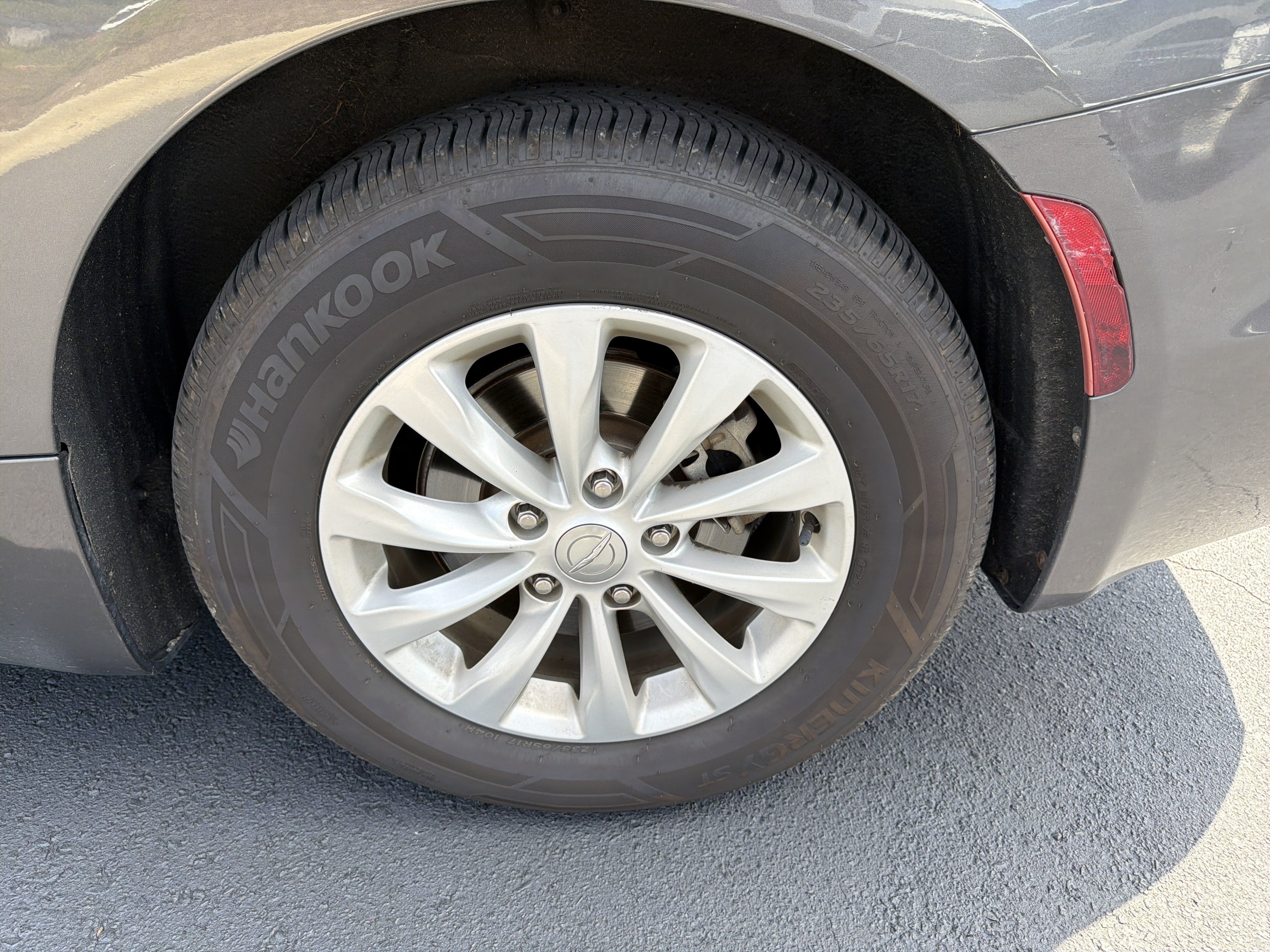 Used 2018 Chrysler Pacifica Touring-L FWD image 14