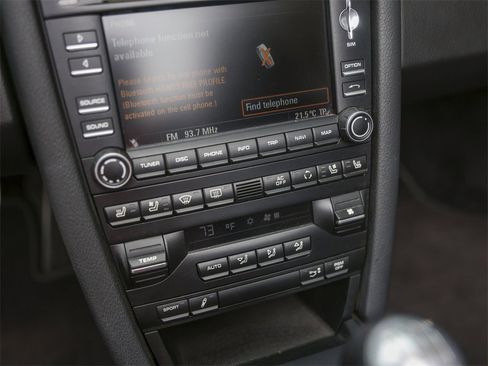 Used 2010 Porsche 911 Cabriolet image 25