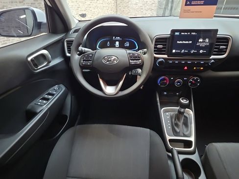 Certified 2025 Hyundai Venue SE image 14