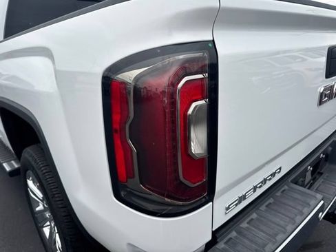Used 2018 GMC Sierra 1500 SLT AWD/4WD image 22