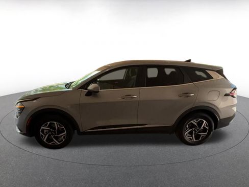 Used 2025 Kia Sportage LX FWD image 9