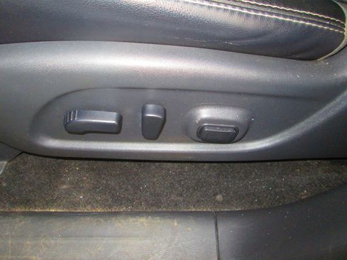 Used 2017 Nissan Pathfinder Platinum image 14