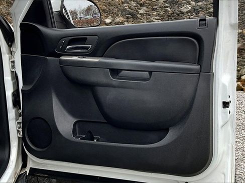 Used 2013 Chevrolet Suburban LT image 22