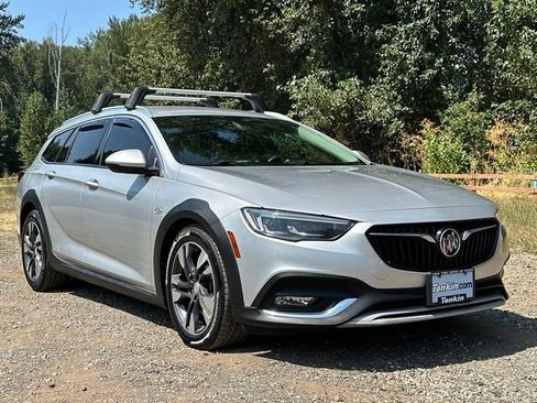 Used 2018 Buick Regal Preferred w/ Sights and Sounds Package AWD/4WD image 2
