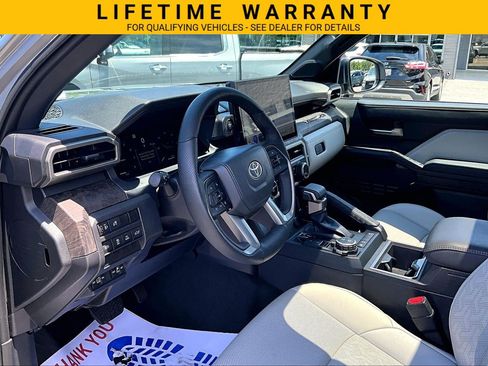Used 2025 Toyota Tacoma Limited AWD/4WD image 14