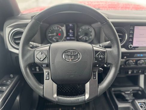 Used 2022 Toyota Tacoma TRD Sport AWD/4WD image 14