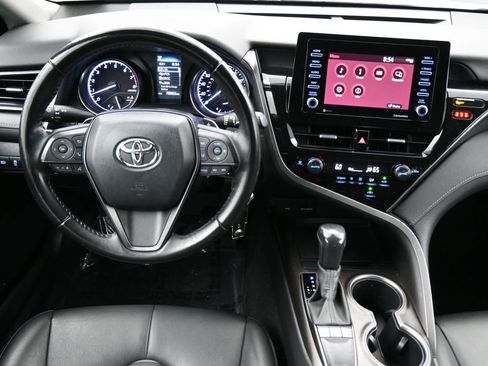 Used 2022 Toyota Camry SE FWD image 5