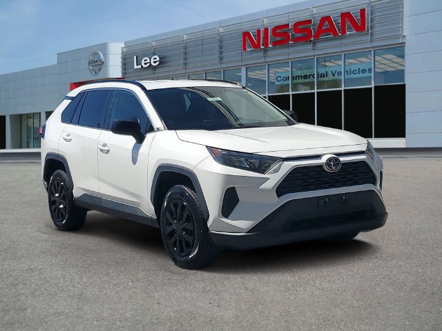 Used 2021 Toyota RAV4 LE FWD image 1
