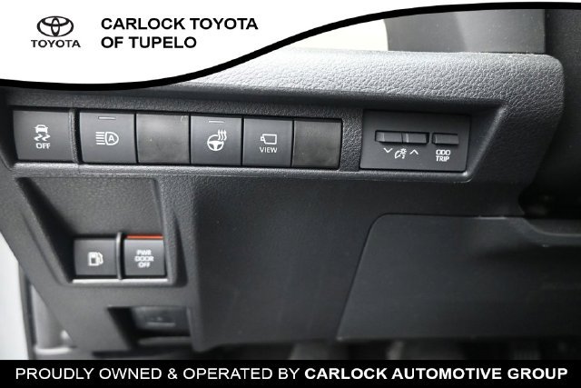 Used 2023 Toyota Sienna Platinum FWD image 22