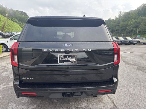 Used 2025 Ford Expedition Active AWD/4WD image 3