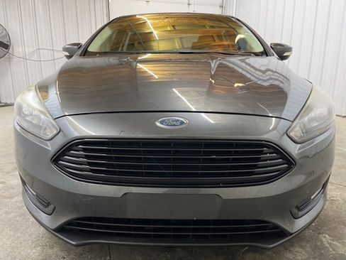 Used 2017 Ford Focus SE image 2