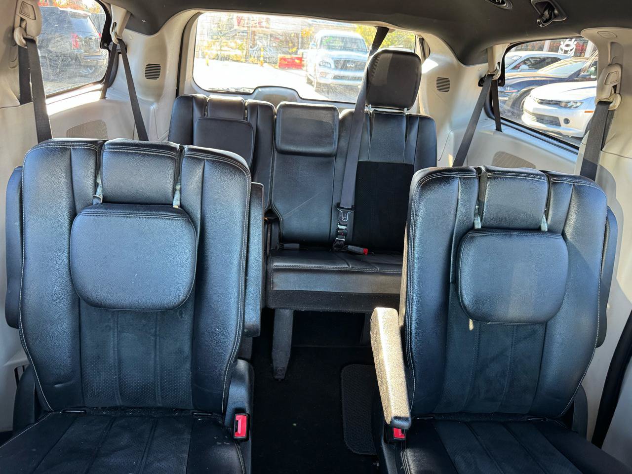 Used 2017 Dodge Grand Caravan SXT FWD image 17
