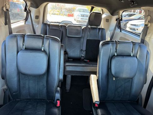 Used 2017 Dodge Grand Caravan SXT FWD image 17