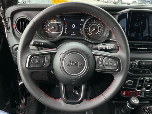 Used 2024 Jeep Wrangler Unlimited Rubicon image 14