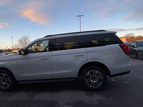 New 2025 Ford Expedition Active image 5