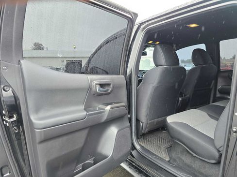 Used 2022 Toyota Tacoma TRD Off-Road w/ Technology Package AWD/4WD image 15
