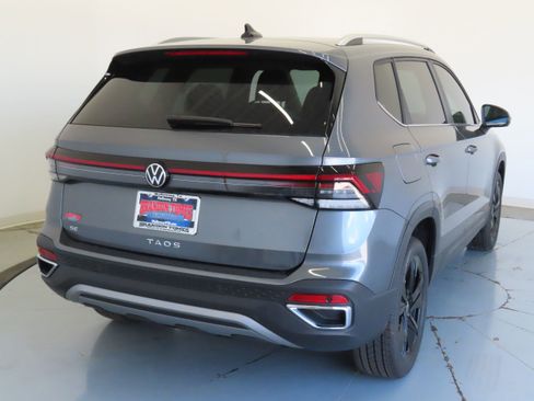 New 2026 Volkswagen Taos SE FWD image 4