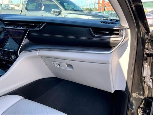 Used 2021 Jeep Grand Cherokee L Overland w/ Luxury Tech Group IV RWD image 37