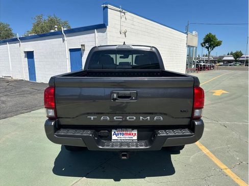 Used 2018 Toyota Tacoma TRD Sport w/ Exterior Package AWD/4WD image 7