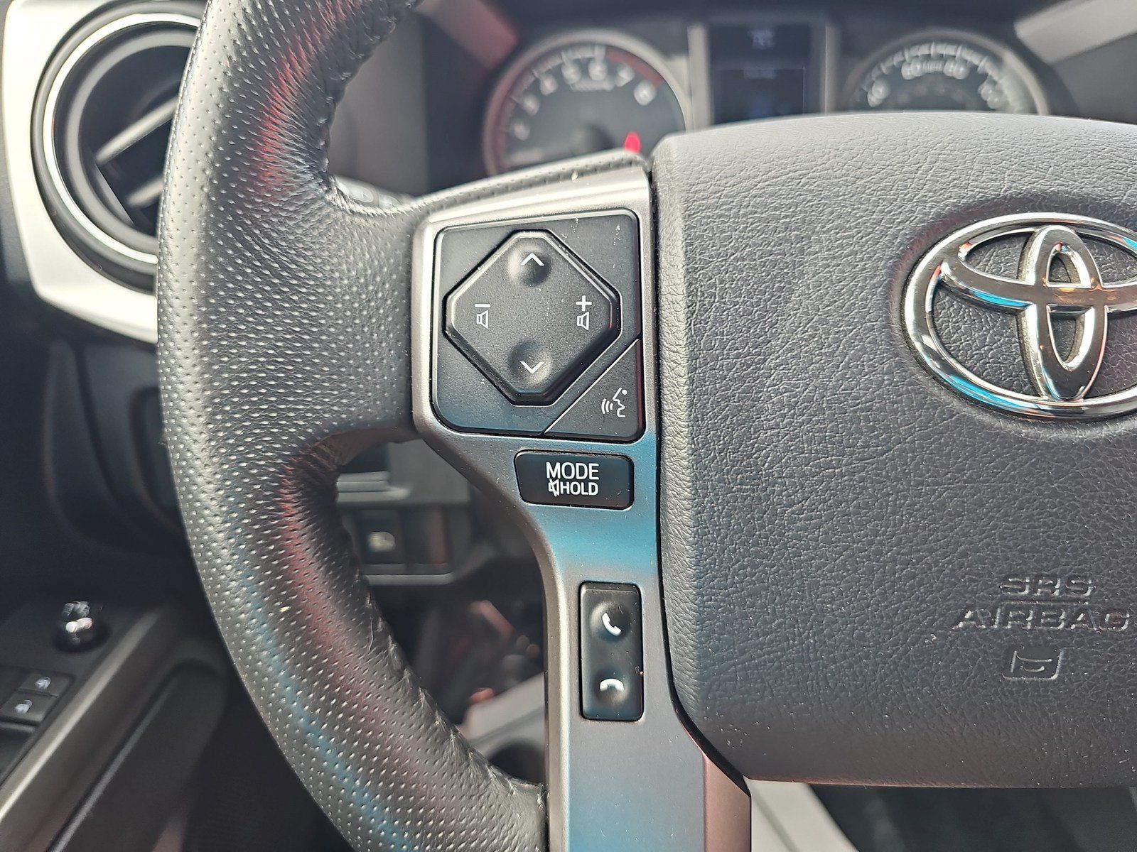 Used 2018 Toyota Tacoma SR5 AWD/4WD image 14