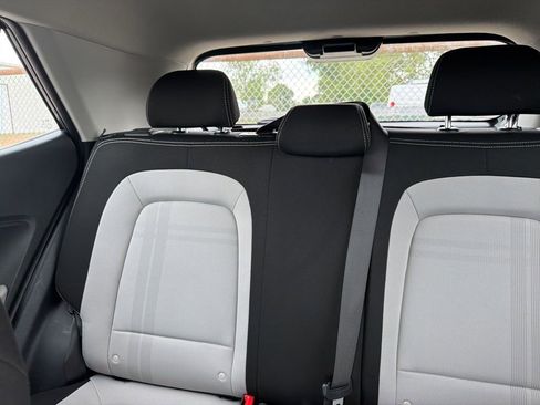 Used 2025 Hyundai Venue SEL FWD image 13