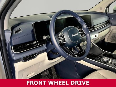 Used 2025 Kia Carnival EX FWD image 15