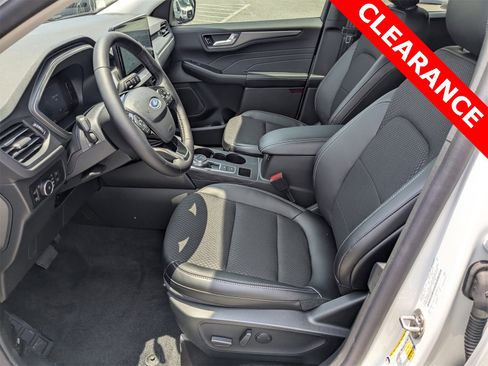 New 2025 Ford Escape SE image 2