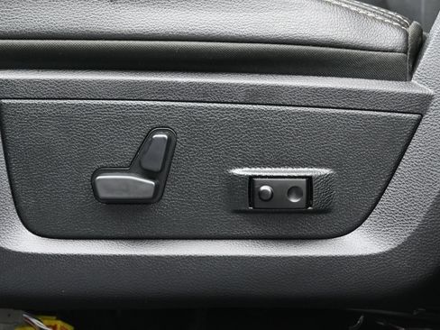 Used 2016 RAM 1500 Sport w/ Black Ram 1500 Sport Group AWD/4WD image 10