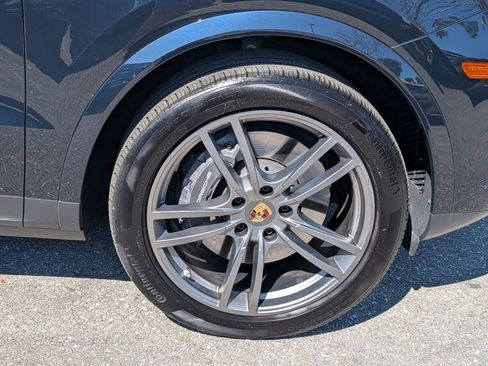 Used 2023 Porsche Cayenne image 9