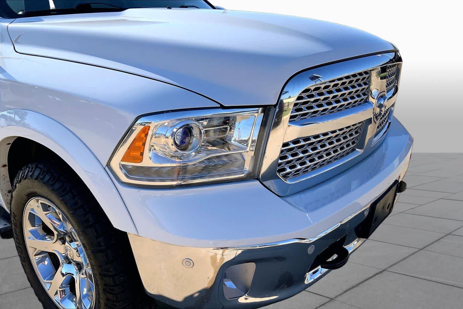 Used 2017 RAM 1500 Laramie w/ Convenience Group AWD/4WD image 27