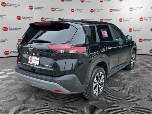 Used 2023 Nissan Rogue SV image 5