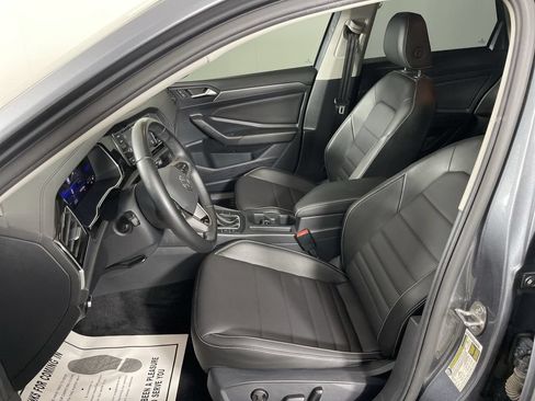 Used 2024 Volkswagen Jetta SE w/ Panoramic Sunroof Package FWD image 19