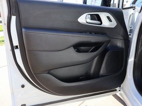 Used 2024 Chrysler Pacifica Limited FWD image 39