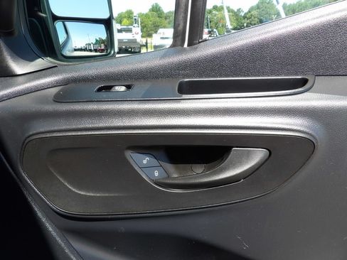 Used 2023 Mercedes-Benz Sprinter 2500 image 32