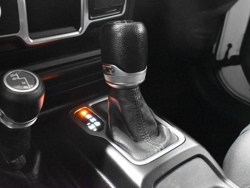 Used 2018 Jeep Wrangler Unlimited Sport AWD/4WD image 15