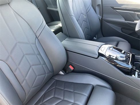 New 2025 BMW 530i image 11