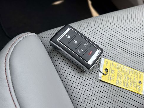 Used 2022 Jeep Grand Cherokee Overland w/ Adv Protech Group III image 18