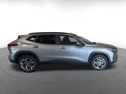 Used 2025 Chevrolet Trax LT FWD image 12