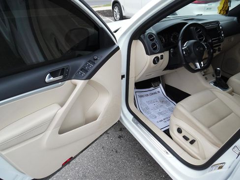 Used 2016 Volkswagen Tiguan R-Line image 10