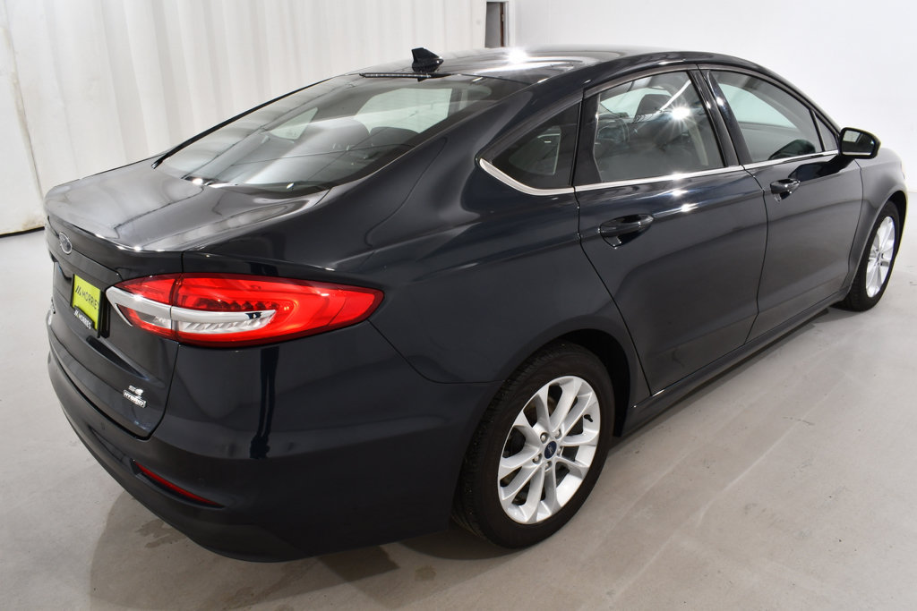 Used 2020 Ford Fusion SE FWD image 11