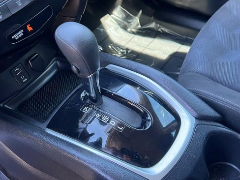 Used 2015 Nissan Rogue S FWD image 13