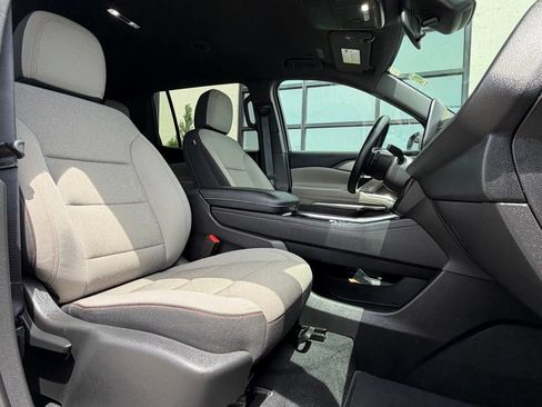 Used 2025 Chevrolet Traverse LT AWD/4WD image 21
