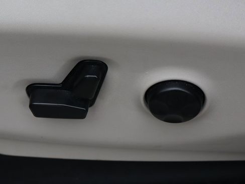 Used 2021 Chrysler Pacifica Touring-L image 18